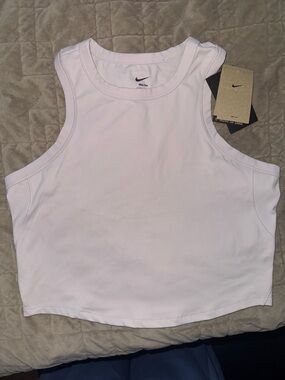 NWT Nike Women's Light Pink Cropped Athletic Tank Top in XL